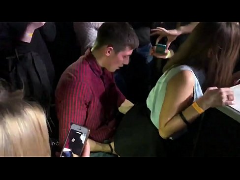 ❤️ ibalopo gidi ni a Russian nightclub. 18-odun-atijọ Russian girl ni anus ati obo buru jai ni a nightclub ❤❌ Ohun onihoho didara